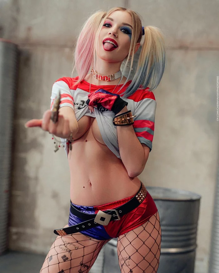 Audacious Harley Quinn - NSFW, Girls, The photo, Long hair, Neckline, Cosplay, Harley quinn, Colorful hair, Killer Katrin, Stockings