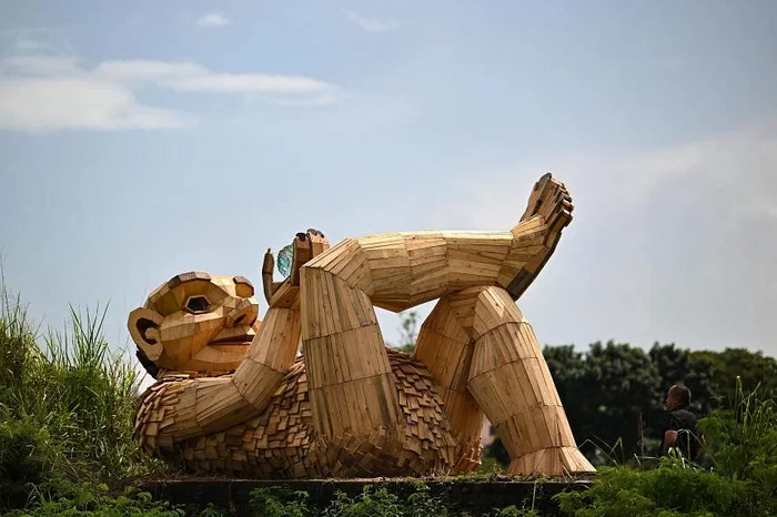 Art objects made from 5.5 tons of recycled wood waste appeared on the Singapore beach - Ecology, Garbage, Research, Sculpture, Tree, Singapore, Longpost