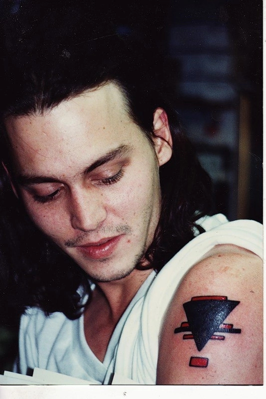 And Johnny also loves to read... - Johnny Depp, Tattoo, Library, Humor, Actors and actresses, Logo