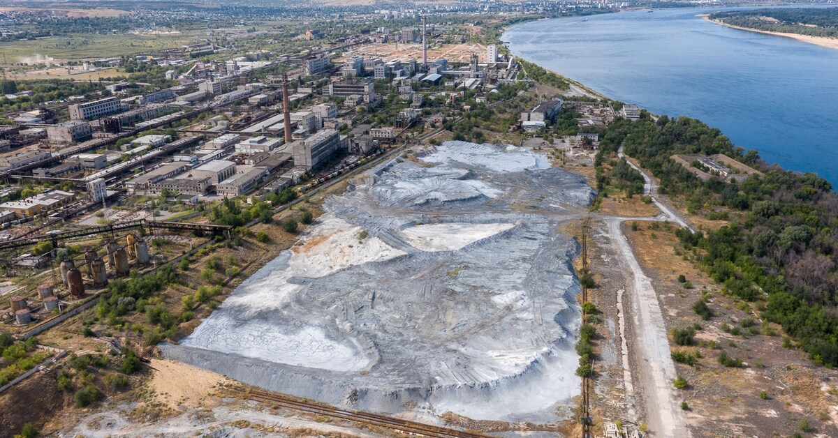 Бел волгоград. Шламонакопитель белое море Волгоград. Белое море Химпром Волгоград. Волгоград Химпром шламонакопитель белое море. Белое озеро Химпром Волгоград.