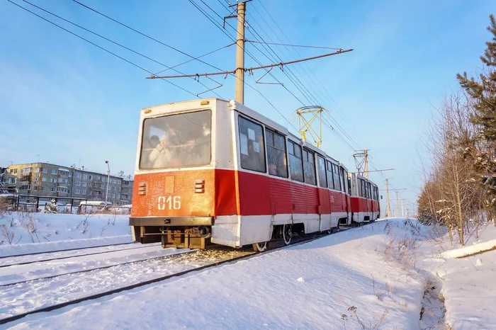 Ust-Ilimsk says goodbye to the tram. many people came to ride the tram for the last time.December 2022 - Tram, Public transport, Bus, news, People, Russia, Irkutsk, Video blog, Blog, Tram rails, Railway carriage, The photo, Video, Youtube, Longpost