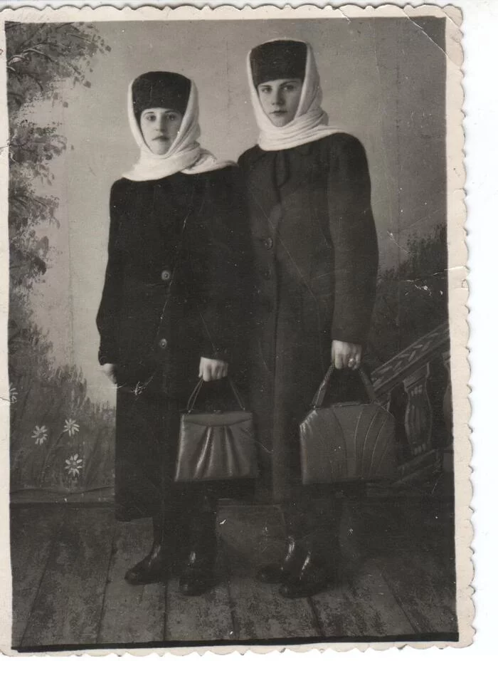 Portrait of two girls 1955 - My, Old photo, Girls