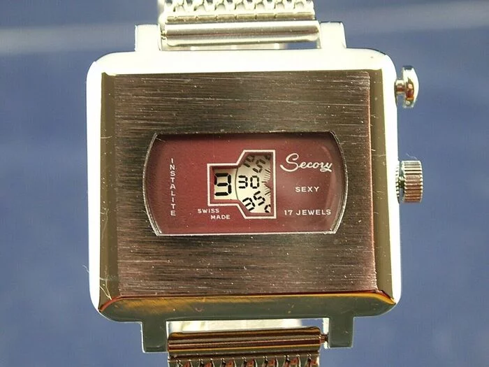 It is a pity that watches with disk indication did not take root - they look cool. By the way, they were also made in the USSR - My, Wrist Watch, Clock, Retro, the USSR, GDR, 70th
