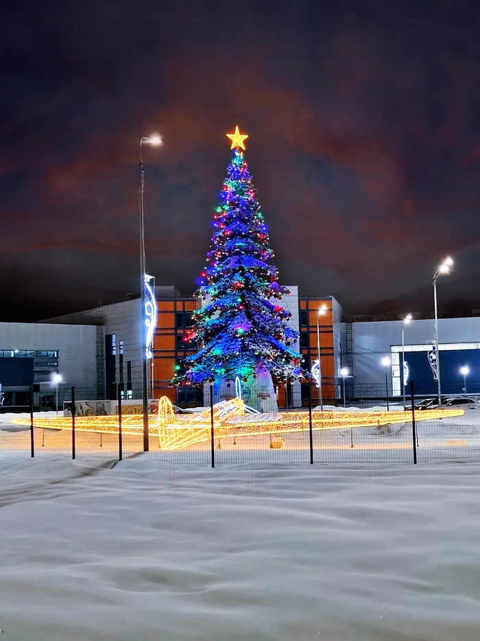 Christmas tree in the Moscow region (near the Yunost sports complex) - My, Nizhny Novgorod, Christmas trees, New Year, The photo