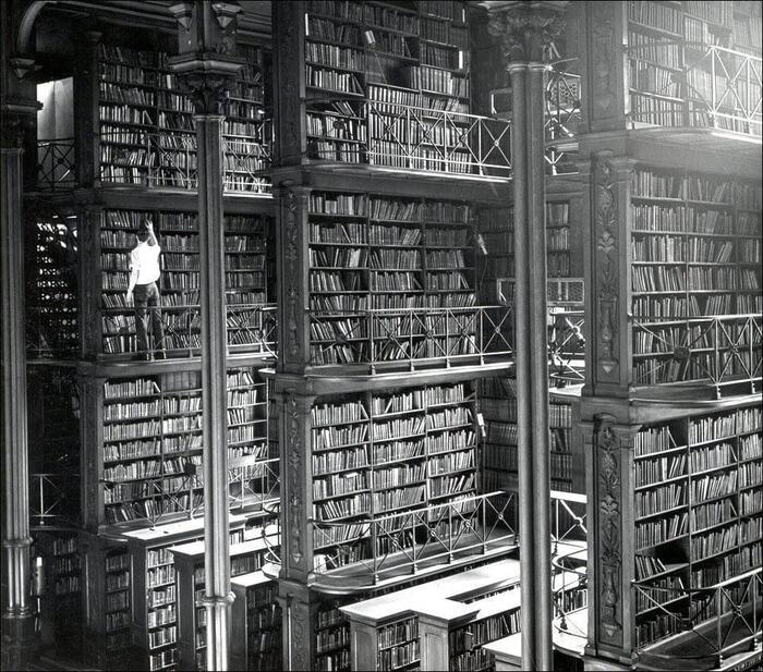 Cincinnati Main Library (1874) - Library, Cincinnati, USA, Black and white photo