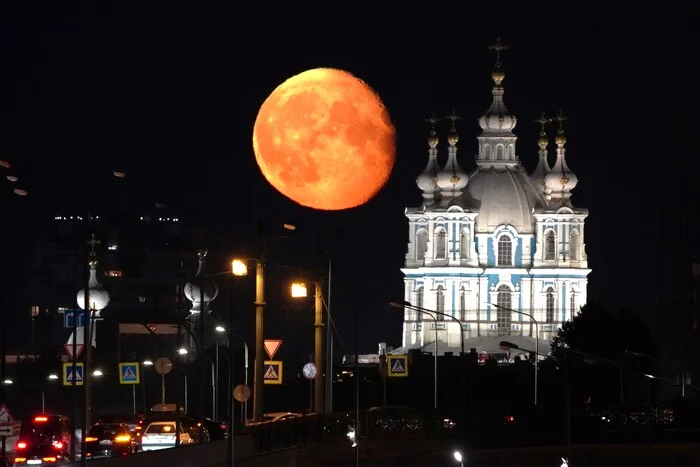 Итоги 2022 года - Луна, Смольный собор - Моё, Луна, Смольный собор, Санкт-Петербург, Фотография