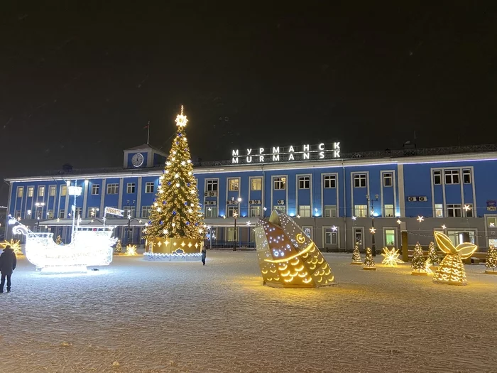 Murmansk Marine Station - My, The photo, Murmansk, Railway station, Installation, New Year's decoration