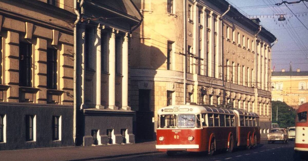 Ул герцена. СВАРЗ ТС-2. Улица Герцена в Москве. Московский троллейбус 1960. Москва улица троллейбус.