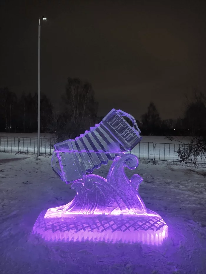 Bayan on the wave - Krasnoyarsk, Ice, Bayan (musical instrument)