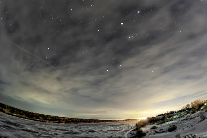 Orion, Charioteer, Mars and Pleiades on the Volga - My, The photo, Nature, Sky, Winter, River, Stars, Astrophoto