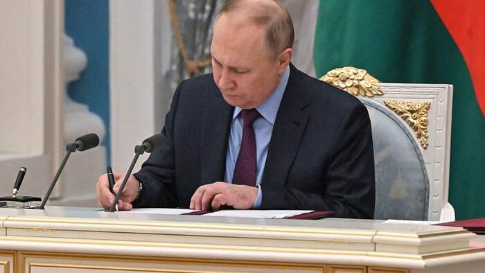 Putin signed a decree on retaliatory measures to the introduction of a ceiling on oil prices from the Russian Federation - Politics, Russia, Oil, Decree, President of Russia, Vladimir Putin