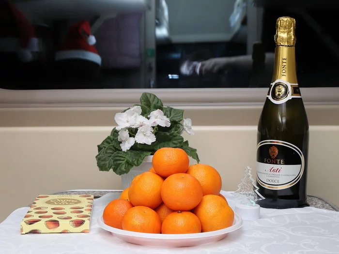 Happy New Year! - My, The photo, Canon 6D Mk II, Coupe, Drive, Holidays, Tangerines, Champagne, Good mood, Canon 24-70, Violets