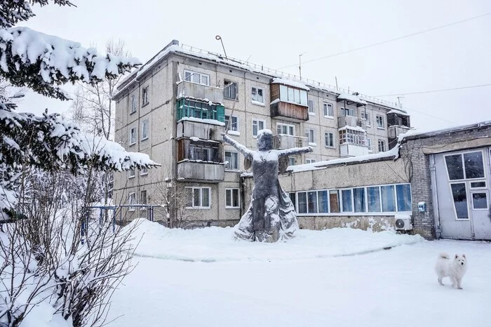 Rescuers of Ust-Ilimsk built a sculpture Motherland from snow - My, Competition, Ust-Ilimsk, Irkutsk region, Sculpture, Ministry of Emergency Situations, Rescuers, Firefighters, Video, Video VK, Longpost, Snow figures, The photo