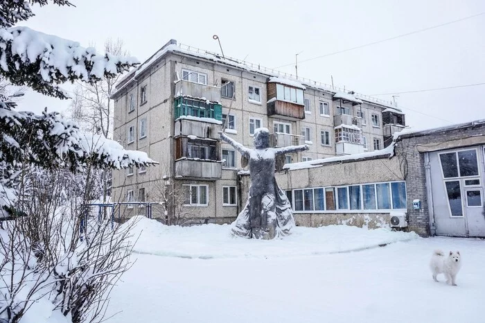 Спасатели Усть-Илимска построили из снега скульптуру Родина-Мать - Моё, Конкурс, Усть-Илимск, Иркутская область, Скульптура, МЧС, Спасатели, Пожарные, Видео, Видео вк, Длиннопост, Снежные фигуры, Фотография