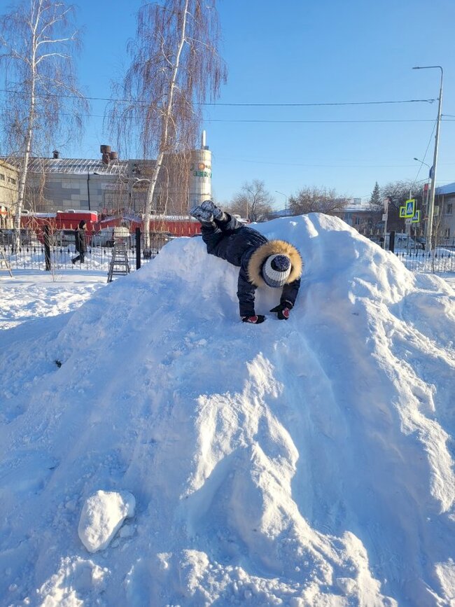 Happy new year ep - New Year, Humor, Barnaul, Negative, Longpost, Snow figures, Playground, Children