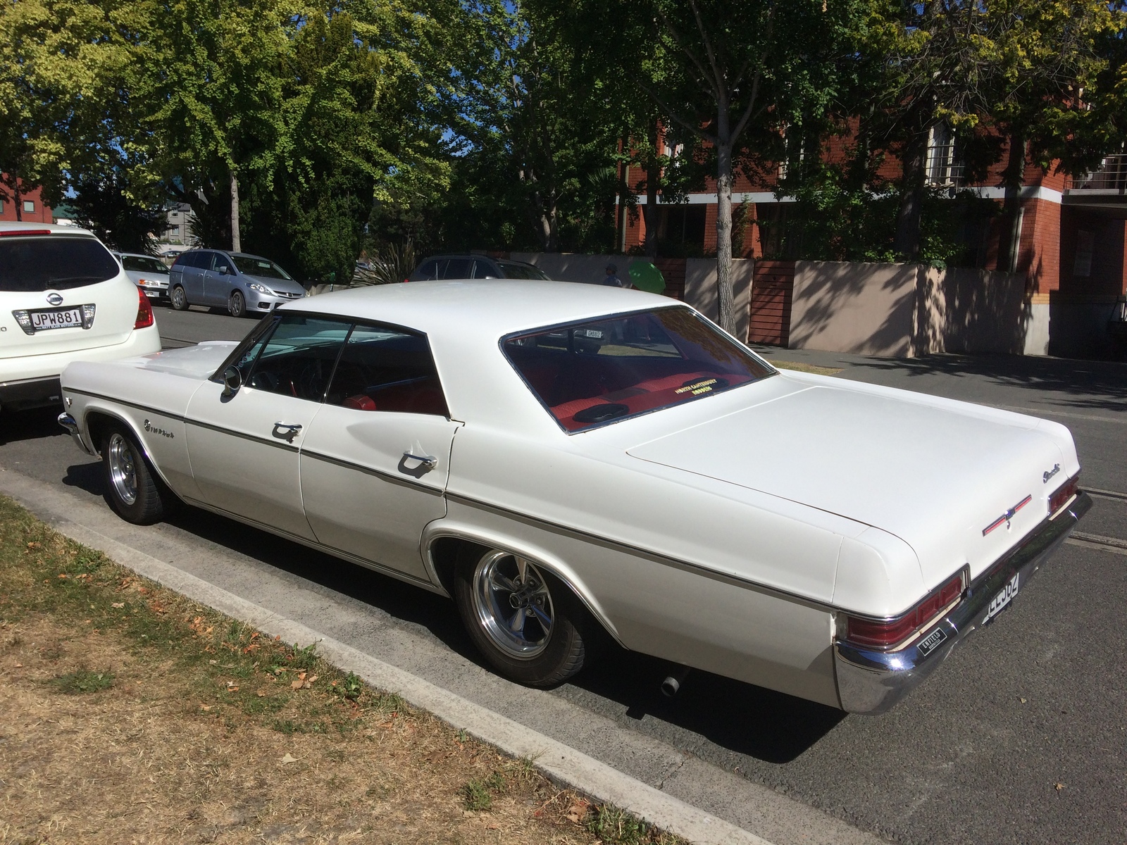 The 1966 Chevrolet Impala is a classic of the American automotive industry. It has an aggressive design with a coke bottle sidewall line. - My, , Oldtimer, , Longpost