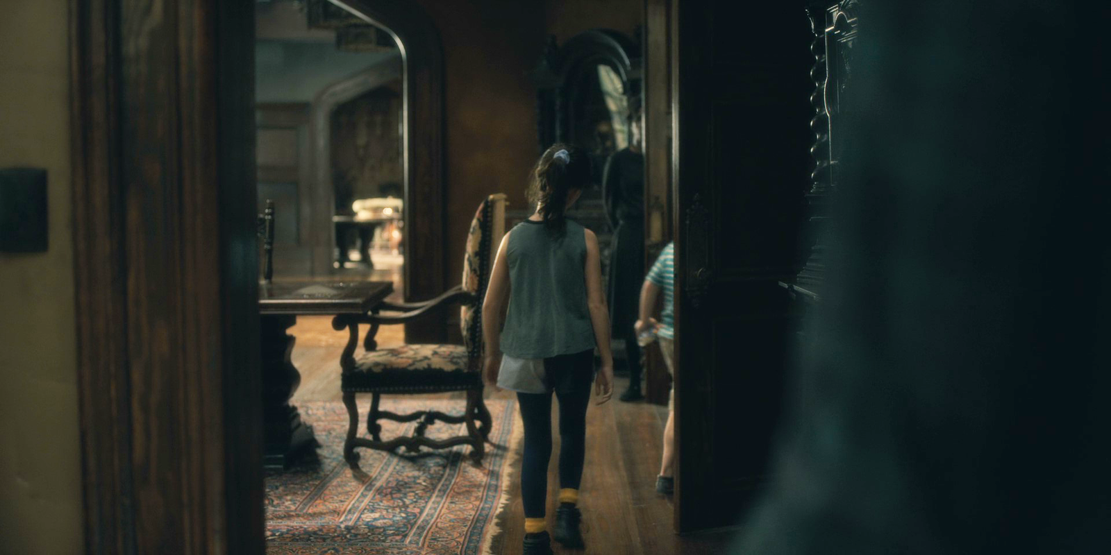 The Haunting of Hill House: Hidden Ghosts You Might Have Missed. Part 1 - Serials, , , Netflix, GIF, Longpost, The ghost of the house on the hill