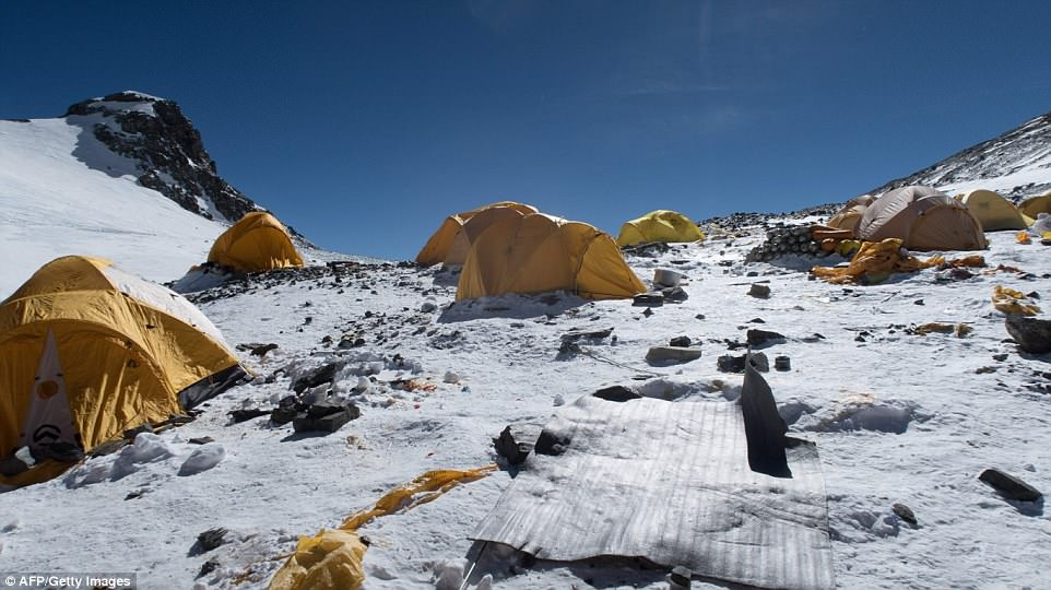 Tourists have managed to turn even the highest mountain in the world into a dump. - Everest, Garbage, Ecology, Waste recycling, Nature and man, The mountains, China, Longpost, Nature