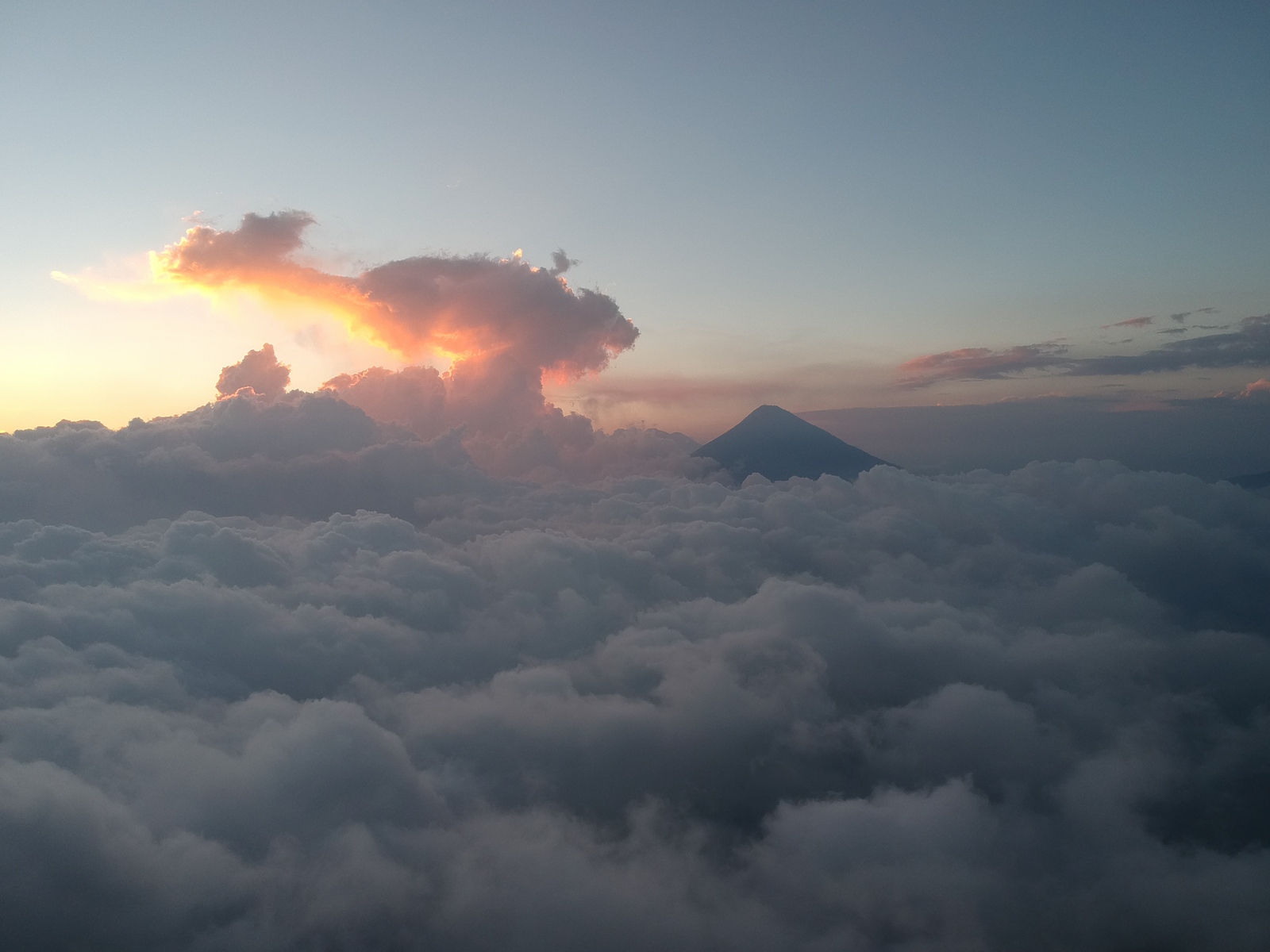 How I Climbed an Active Pacaya Volcano in Guatemala and Nearly Burned a Drone in Lava Fire - My, Volcano, Guatemala, Travels, Climbing, Lava, Drone, Longpost, Pacaya Volcano