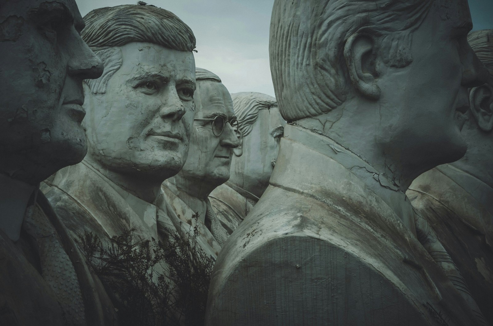 Presidents in the American Field - USA, The president, The statue, Bust, George Bush, John F. Kennedy, Abraham Lincoln, Abandoned, Longpost, Sculpture