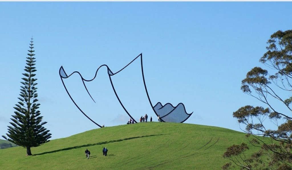 There's a giant sculpture in New Zealand that gives the illusion of a cartoon sheet of paper on top of a hill. - New Zealand, Sculpture, The photo, Cartoon style, Reddit, 