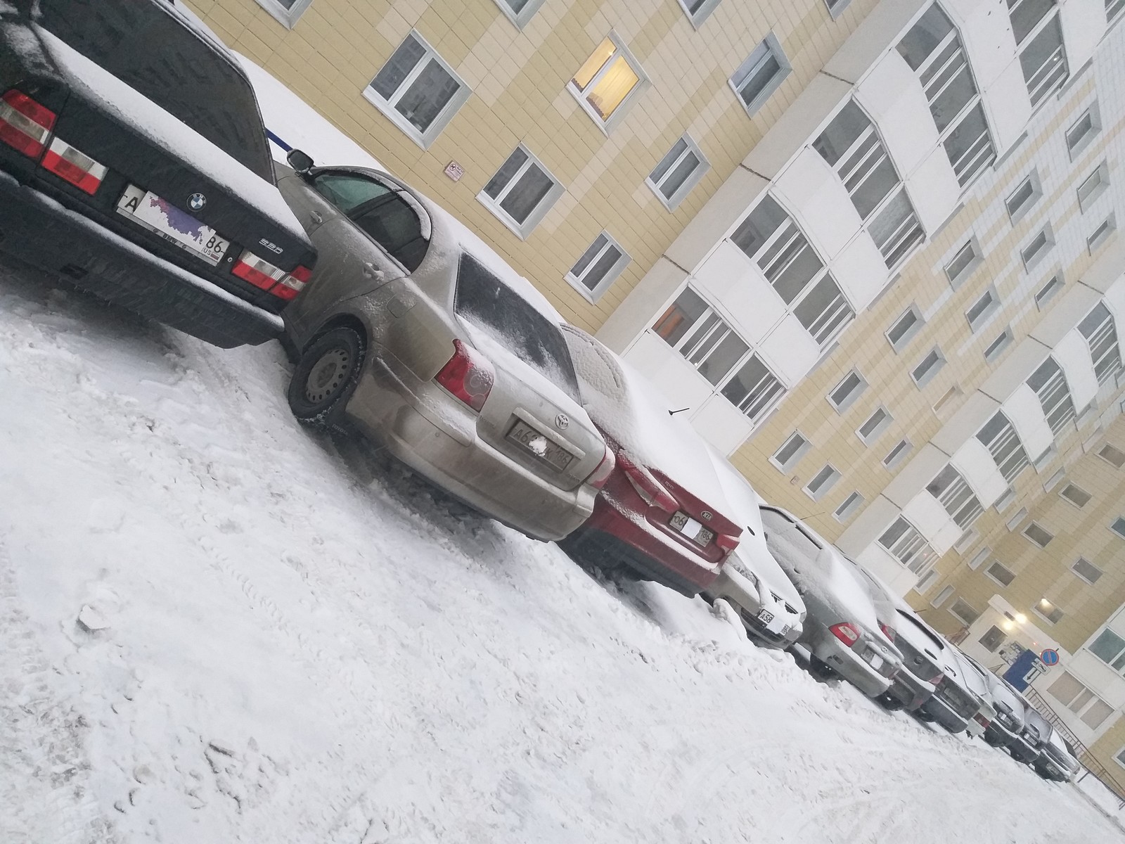 Parking in anthills - Parking, Violation of traffic rules, Courtyard