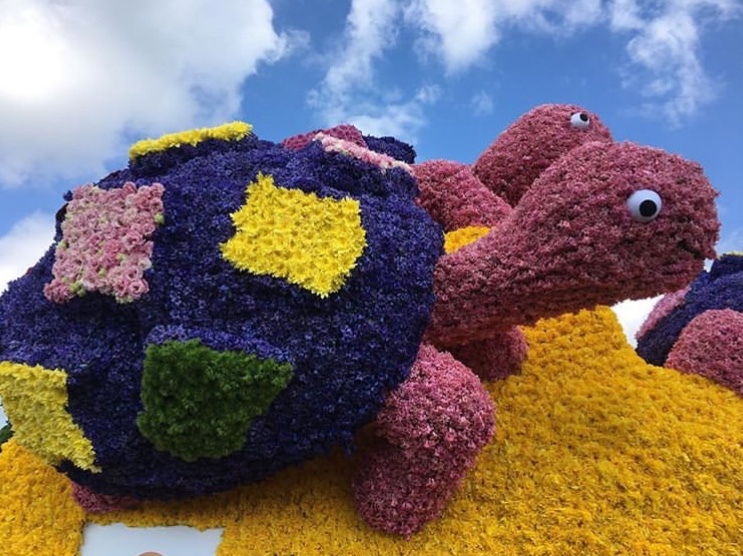 Голландцы знают толк в парадах - Bloemencorso, Парад, Красота, Нидерланды, Цветы, Креатив, Парк Юрского Периода, Длиннопост, Нидерланды (Голландия)