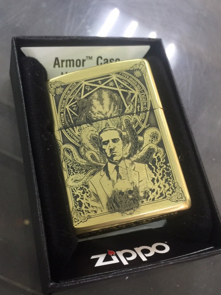 Говард Филлипс Лавкрафт и его зверек - Моё, Zippo, Говард Филлипс Лавкрафт, Гравировка, Лазерная гравировка, Длиннопост, Ктулху