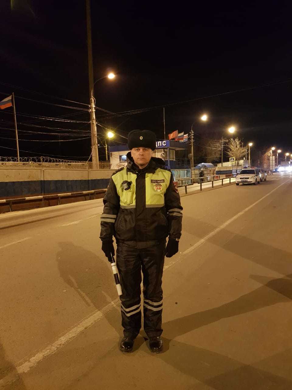 The traffic police inspector rescued a two-year-old child who lost consciousness in a car on the highway - Pride of Russia, DPS, Police, The rescue, Longpost, Positive