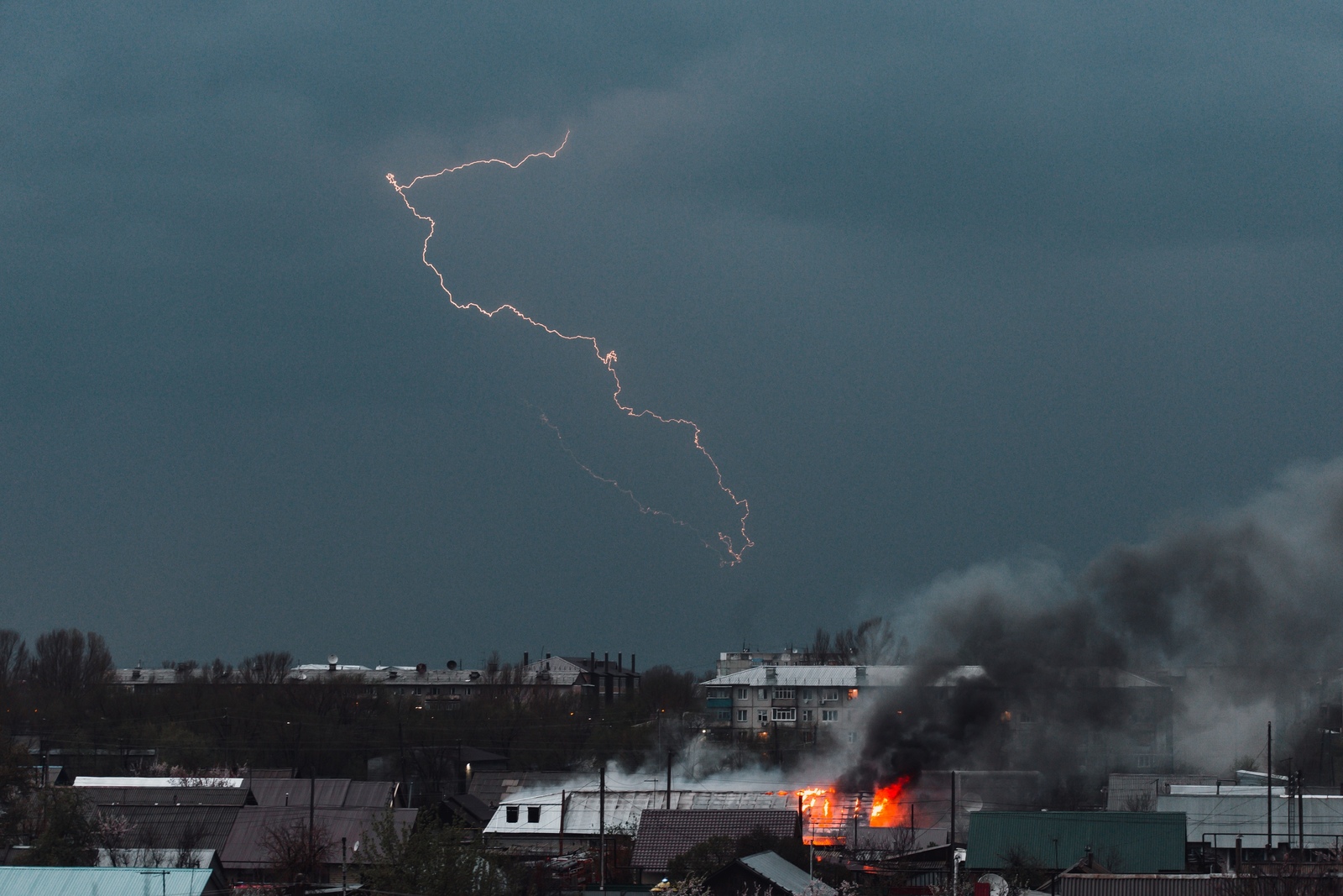 Пожар во время грозы | Пикабу