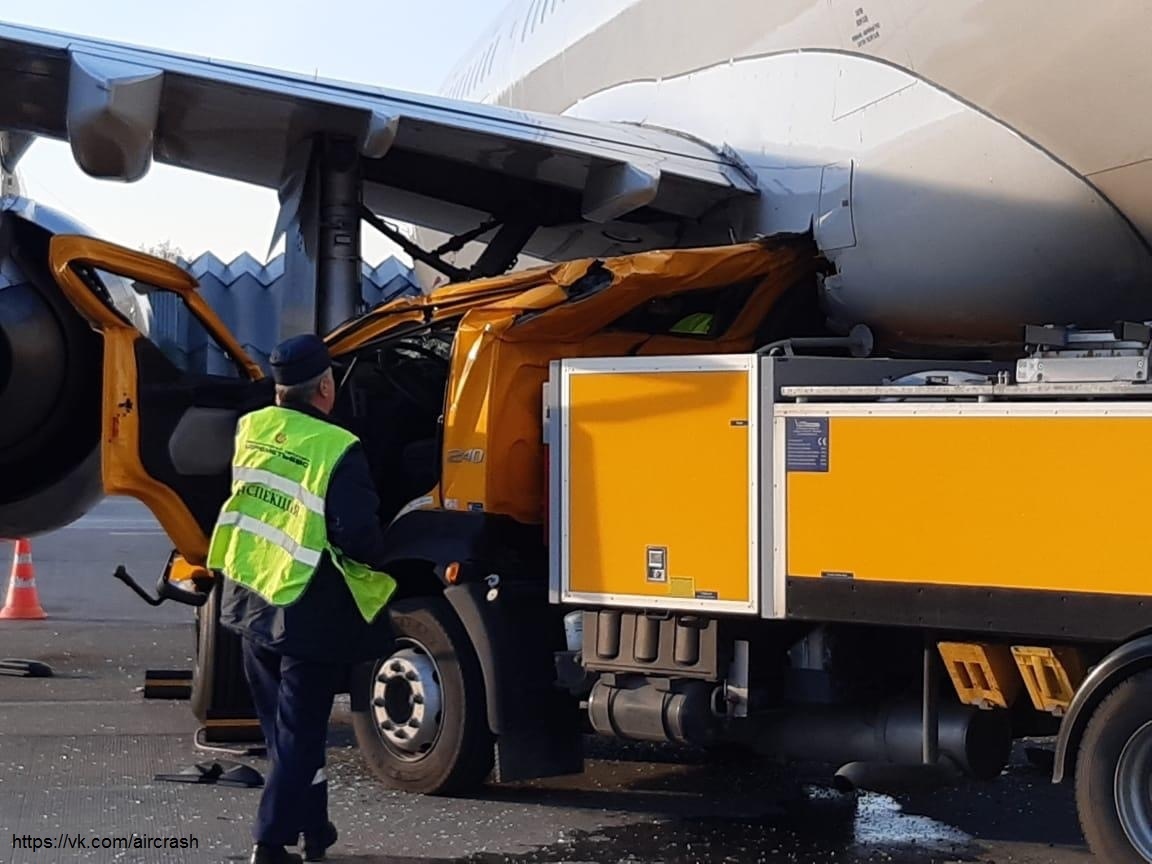 An accident at the Moscow Sheremetyevo Airport, the car crashed into an Airbus A321 aircraft, VQ-BOD of Nordwind airlines. - Sheremetyevo, Airplane, The airport, Nordwind Airlines, Road accident, Crash, Longpost