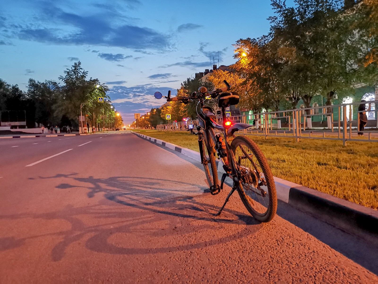 Night holiday - My, Mobile photography, Video, A bike, Dzerzhinsk, Youtube, Huawei mate 20, Firework, Victory Day, Longpost, May 9 - Victory Day