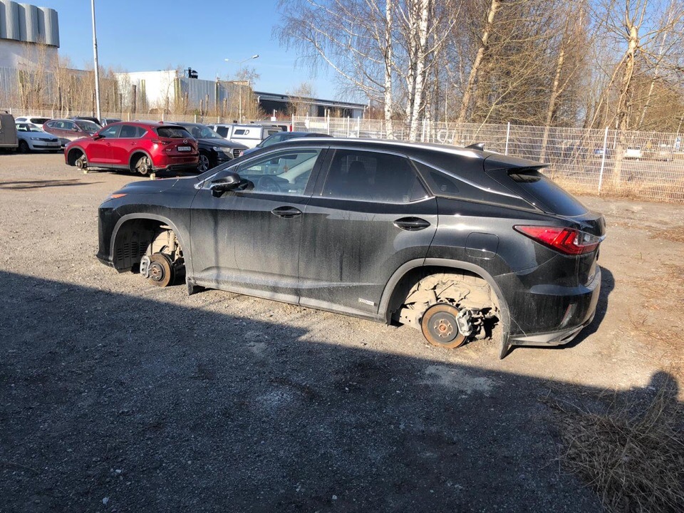 Tyumen residents were left without wheels worth 390 thousand, leaving the car in a paid parking lot near Koltsovo - Paid parking, The airport, Theft, Theft, Koltsovo, Longpost, Negative