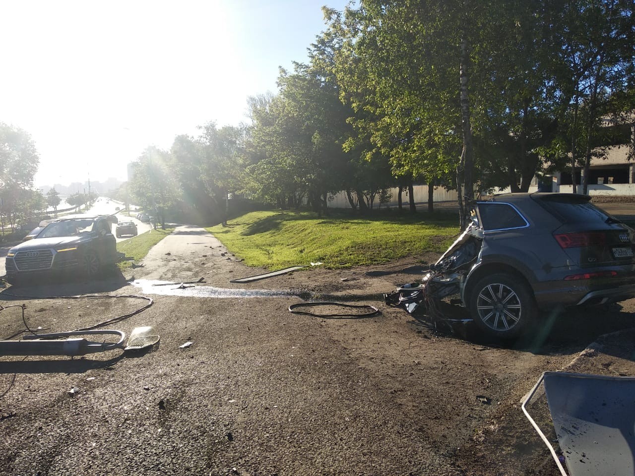 The car was torn in half in the accident, but the passengers were not injured. - My, Crash, Moscow, Car, Longpost