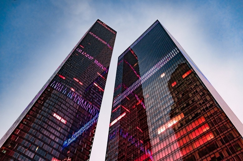 On rails for the clouds: how to wash the glass in a skyscraper - Facade, Lakhta Center, Technologies, Industrial alpinism, Longpost