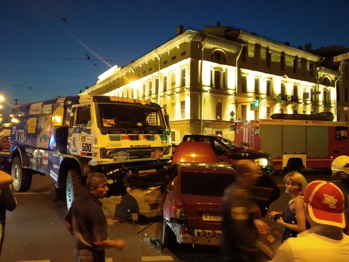 Небольшие трудности в виде вольво на пути к победе на ралли... - ДТП, Камаз-Мастер, Экспофорум, Автоспорт, Санкт-Петербург, Видео, Длиннопост, Экспо