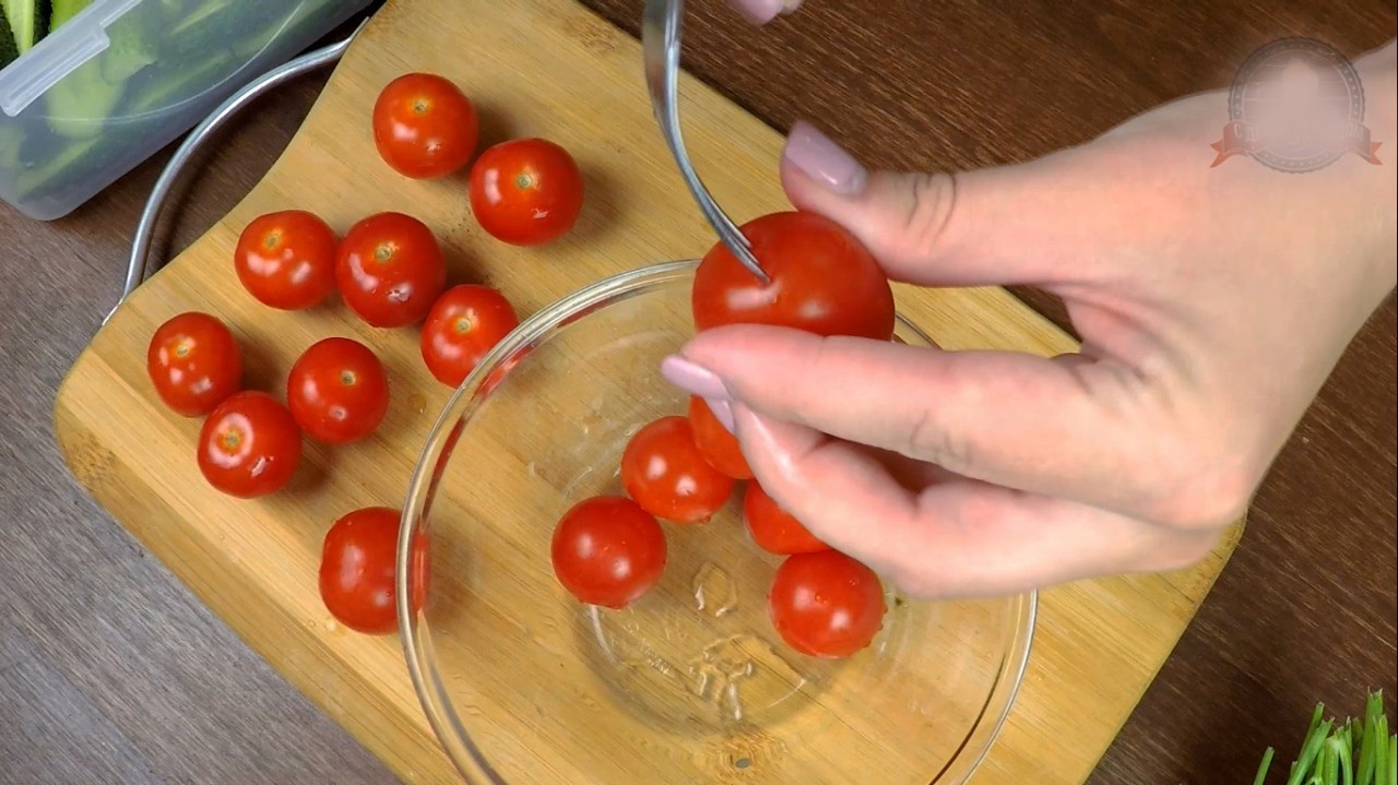 Salted vegetables at home - My, With grandfather at lunch, Cooking, Lightly salted cucumbers, Tomatoes, Food, Yummy, Video, Longpost, Recipe