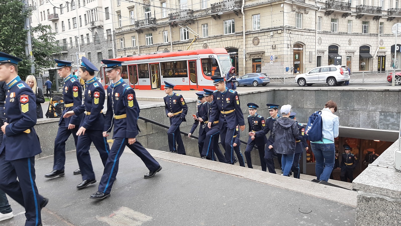 Субботняя прогулка долгоходиков из Петербурга - Моё, Санкт-Петербург, Прогулка, Прогулка по городу, Длиннопост