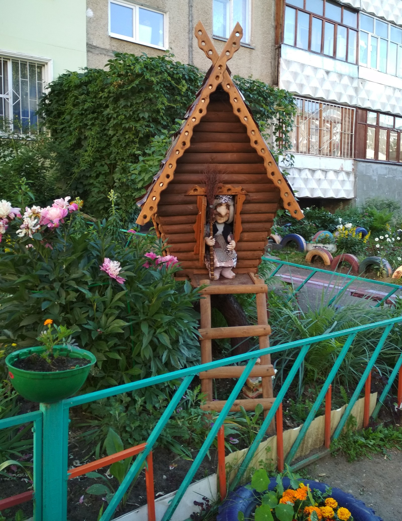 Visiting a fairy tale. - beauty, Front garden, crazy hands, Story, Longpost, Yaroslavl