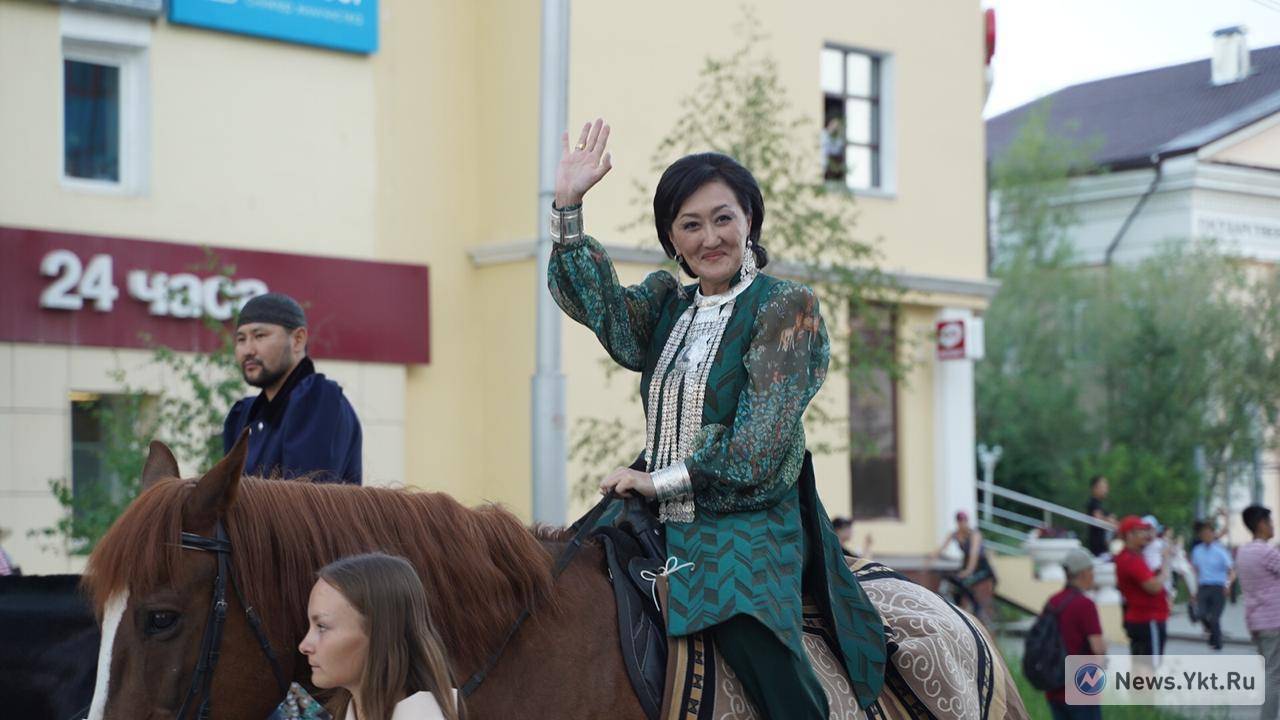 Mayor of Yakutsk - at the parade of the northern riders - Sardana Avksentieva, Yakutsk, Mayor, Horses, Parade