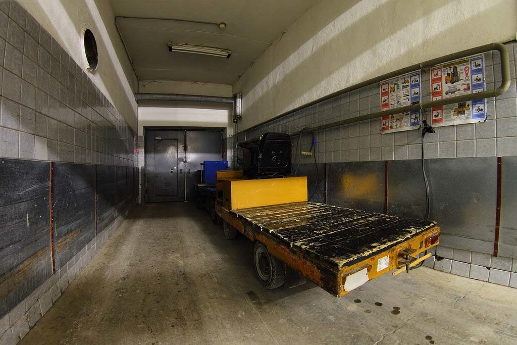 Incredible find. Found electric cars in empty tunnels underground - My, Urbanfact, Russia, Moscow, Digger, The photo, Urbanism, Underground, Stalker, Longpost