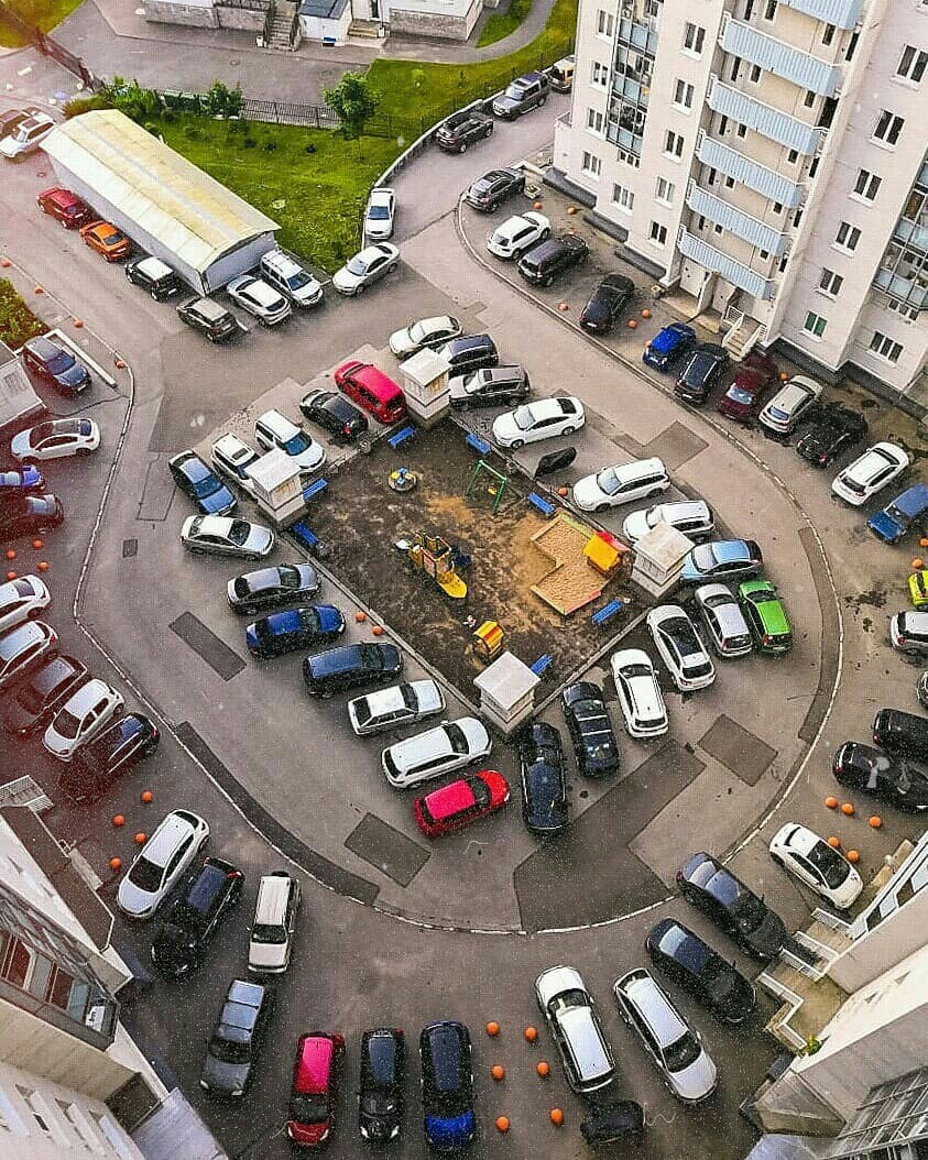 Don't confuse - Motorists, Anthill, Everything for people, Parking, Courtyard