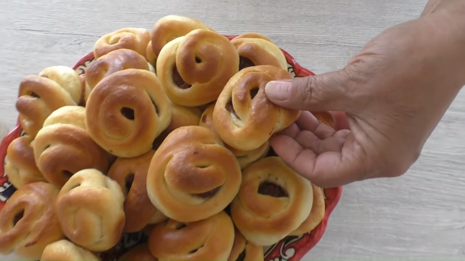 Grandma's buns are the best! - My, Recipe, Cooking, Other cuisine, Buns, Bakery products, Bun with filling, Dough, Preparation, Video, Longpost