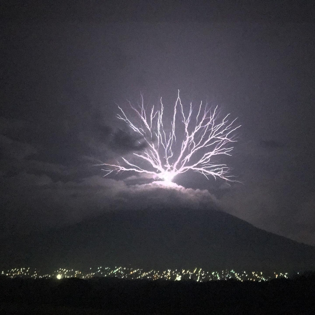Arborescent lightning at Auga Volcano, Guatemala. August 2019. - Lightning, Guatemala, Natural phenomena, The photo, Aesthetics, Magical worlds volfgert