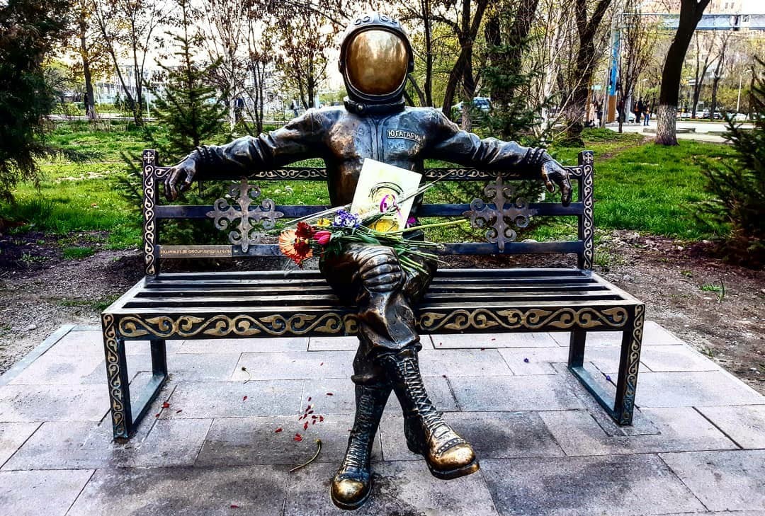 Monument to Yuri Gagarin. Almaty, Kazakhstan - My, Yuri Gagarin, Almaty, Kazakhstan, Monument