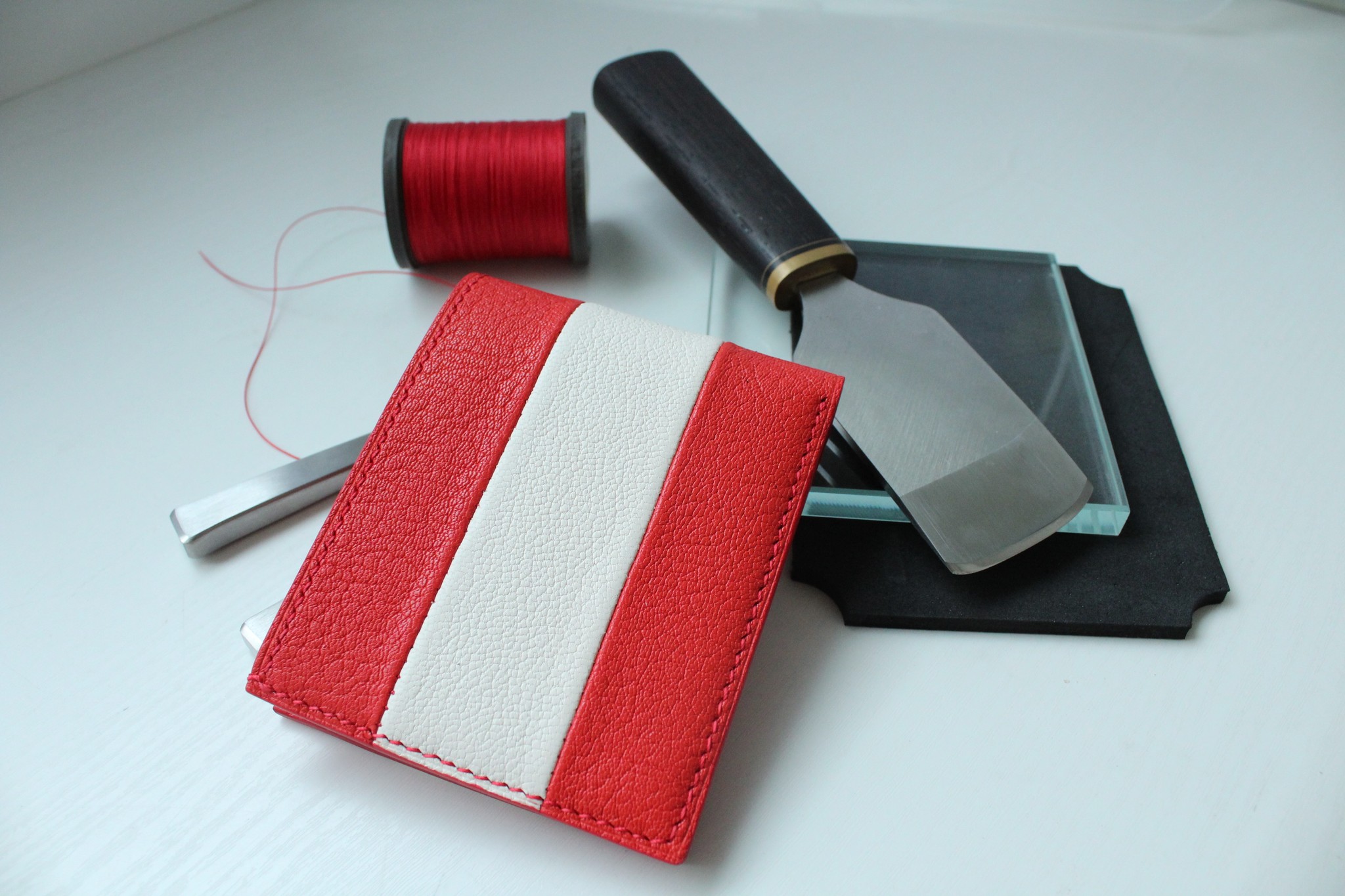 White ribbon on red - Wallet, Natural leather, Leather craft, Leather wallet, Leather products, Longpost