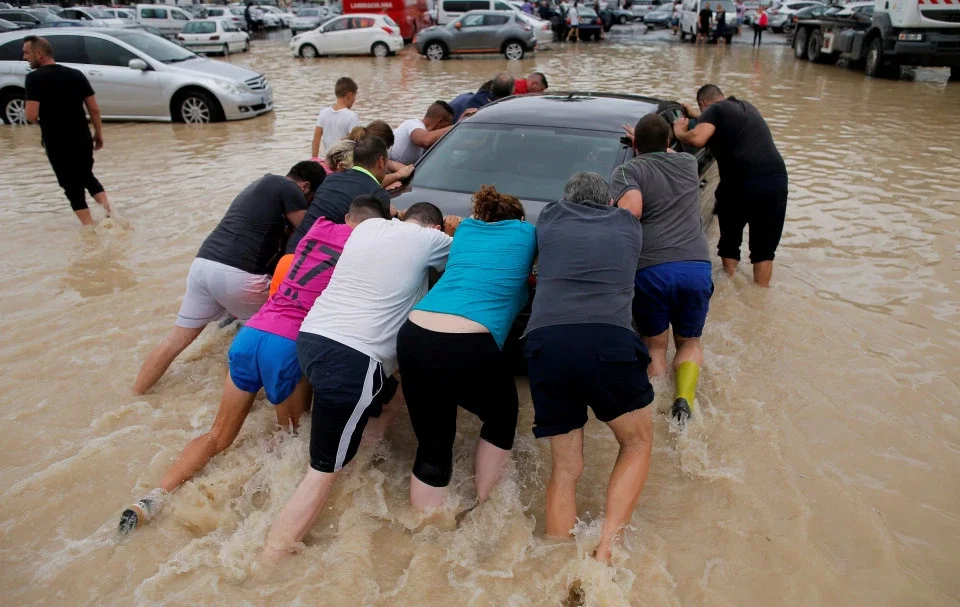 Flooding in Spain - the road of death. - Flood, Spain, Death, Collapse, Tornado, Nature, Longpost, Потоп