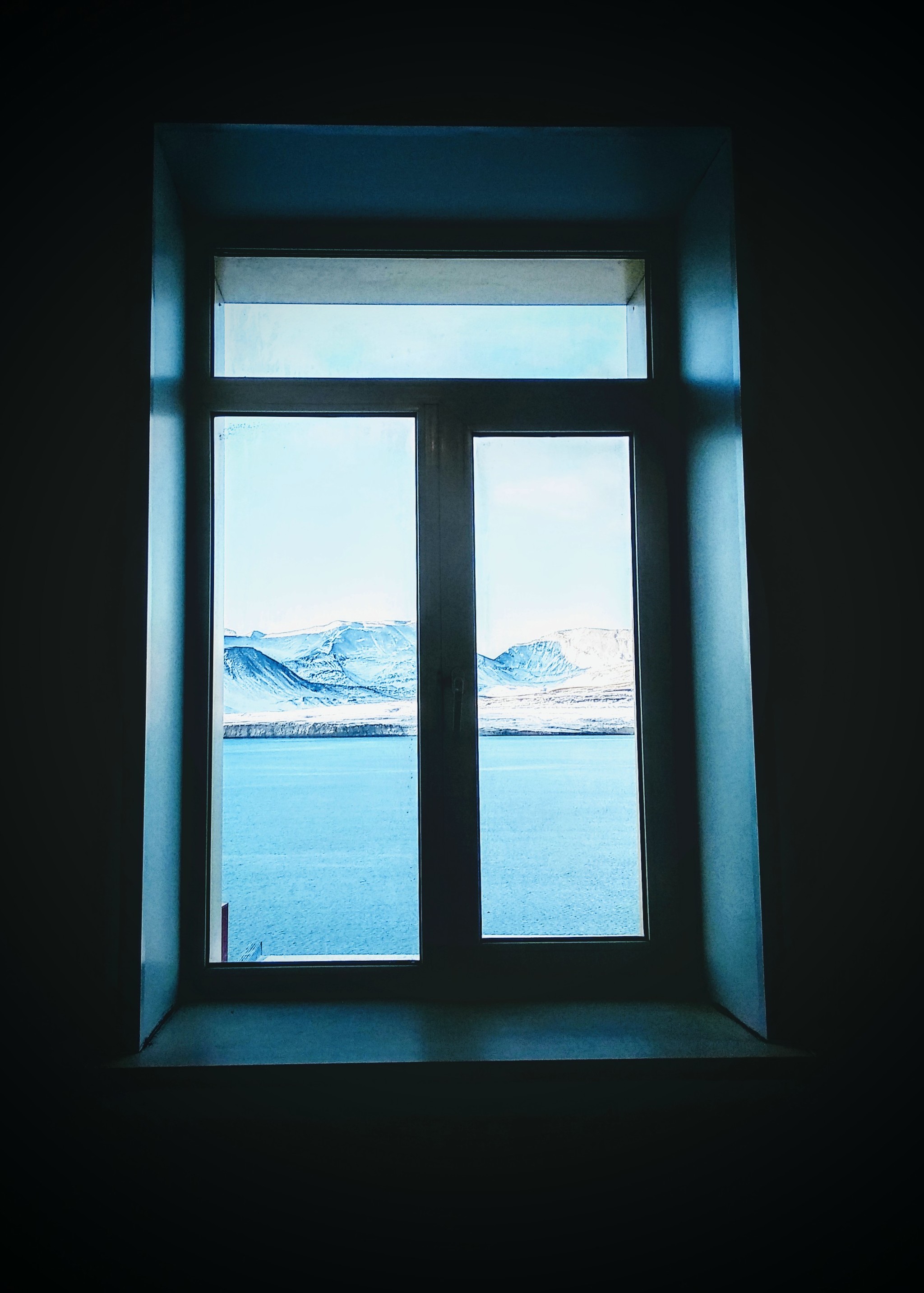 It's warm here, it's cold there - My, Spitsbergen, Barentsburg, , View from the window