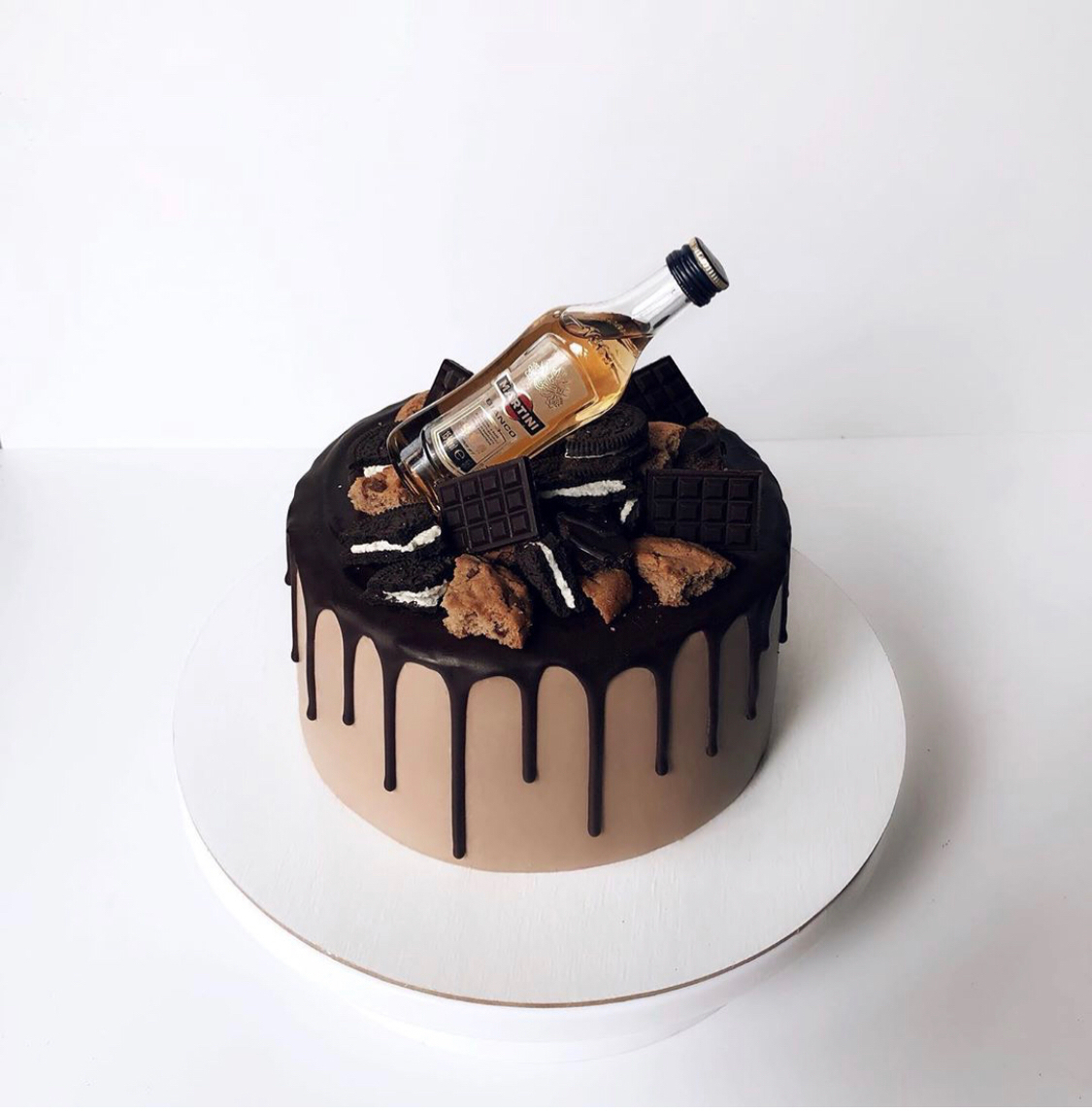 Торт с бутылкой алкоголя для мужчин