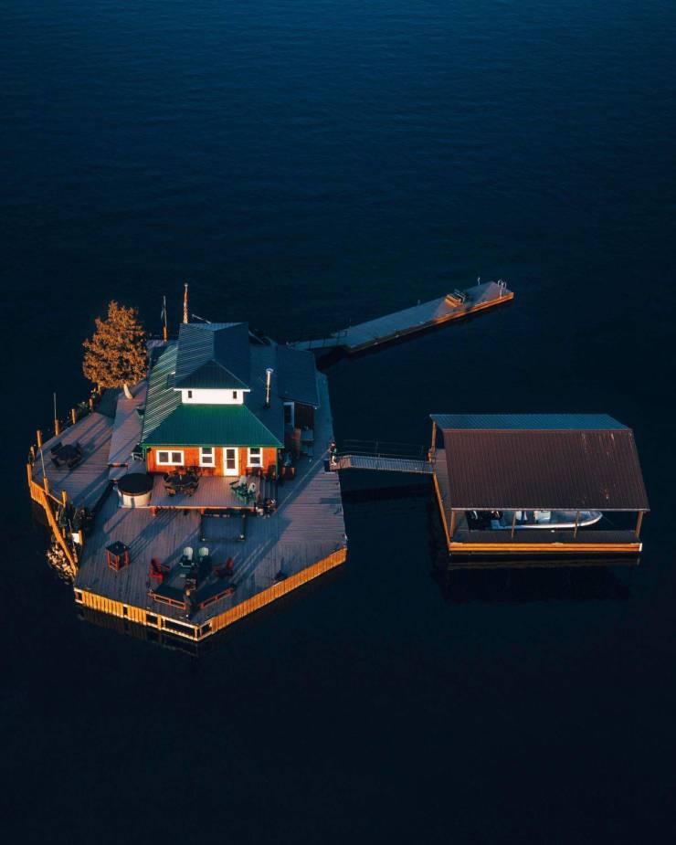 water hermit - House on the water, The photo